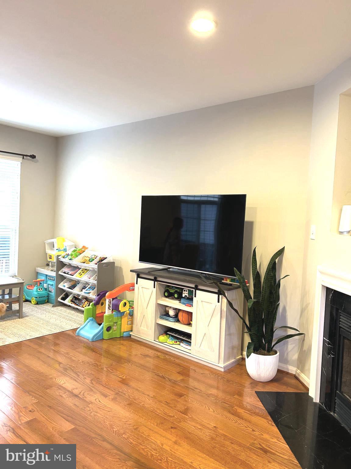 TOWNES OF MANCHESTER WOODS - Residential