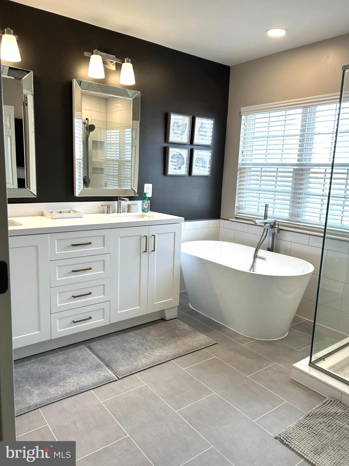 TOWNES OF MANCHESTER WOODS - Residential