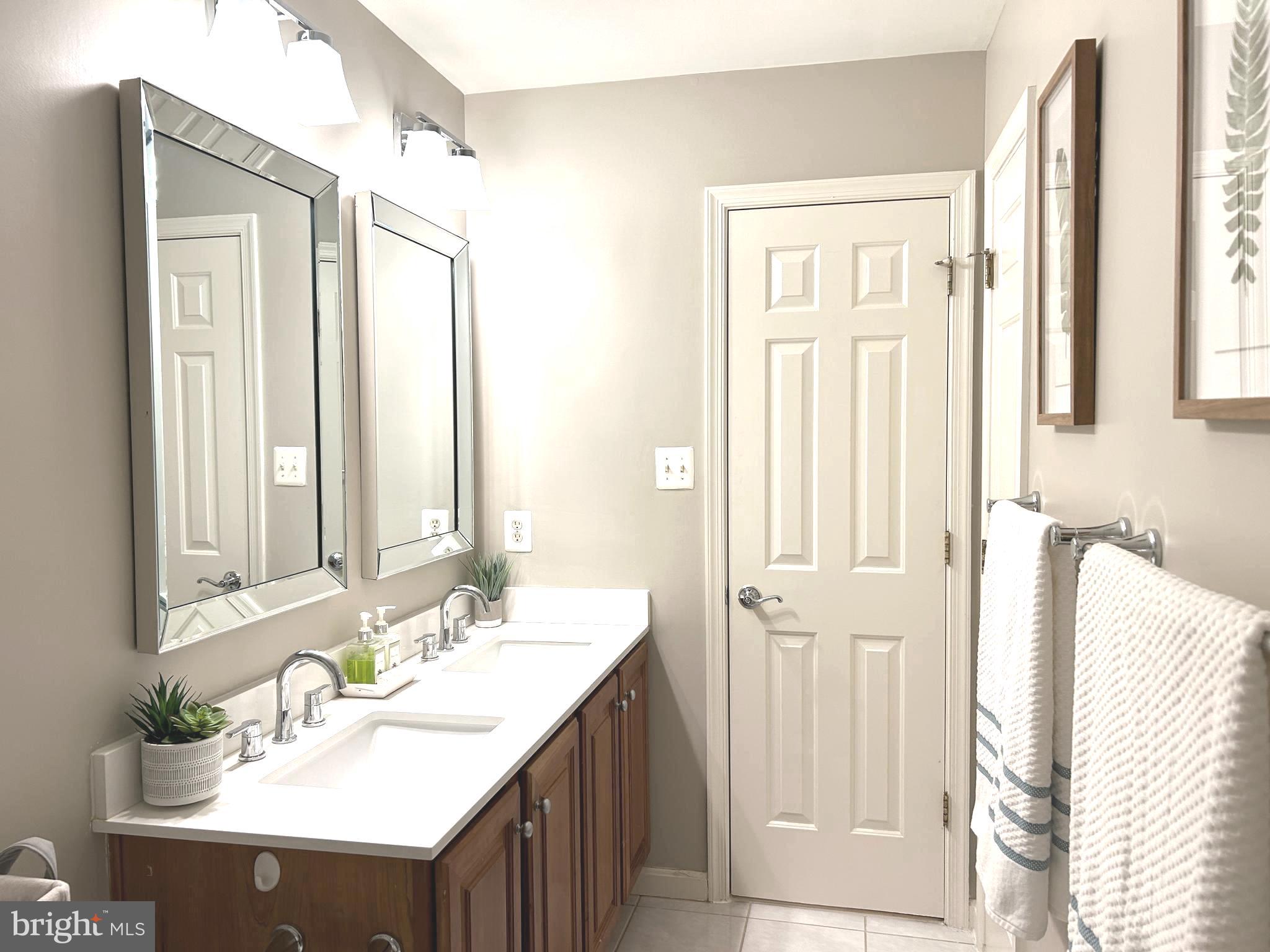 TOWNES OF MANCHESTER WOODS - Residential