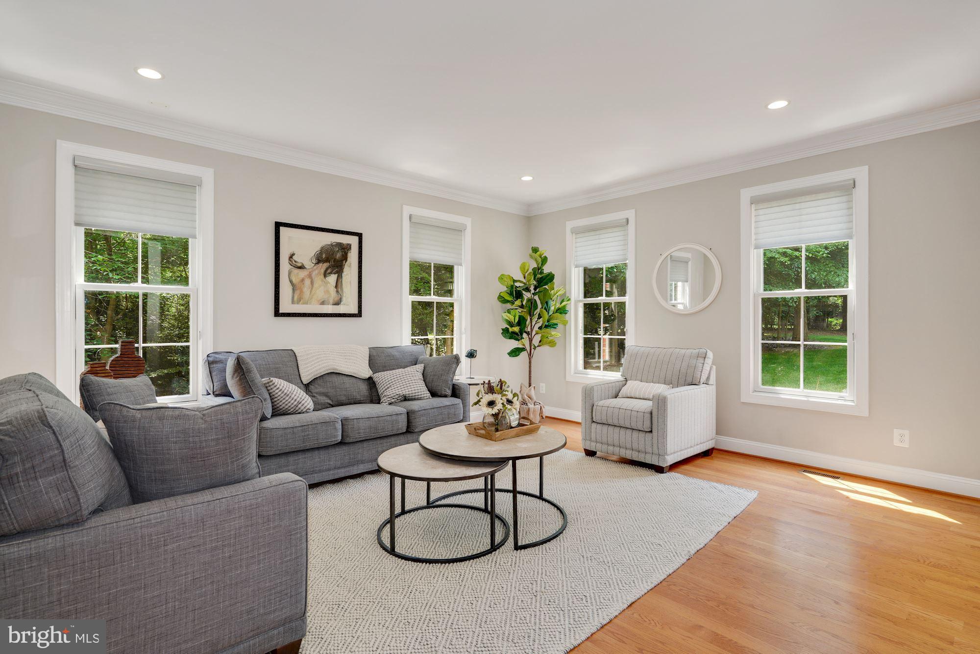 KNOLLWOOD - Residential