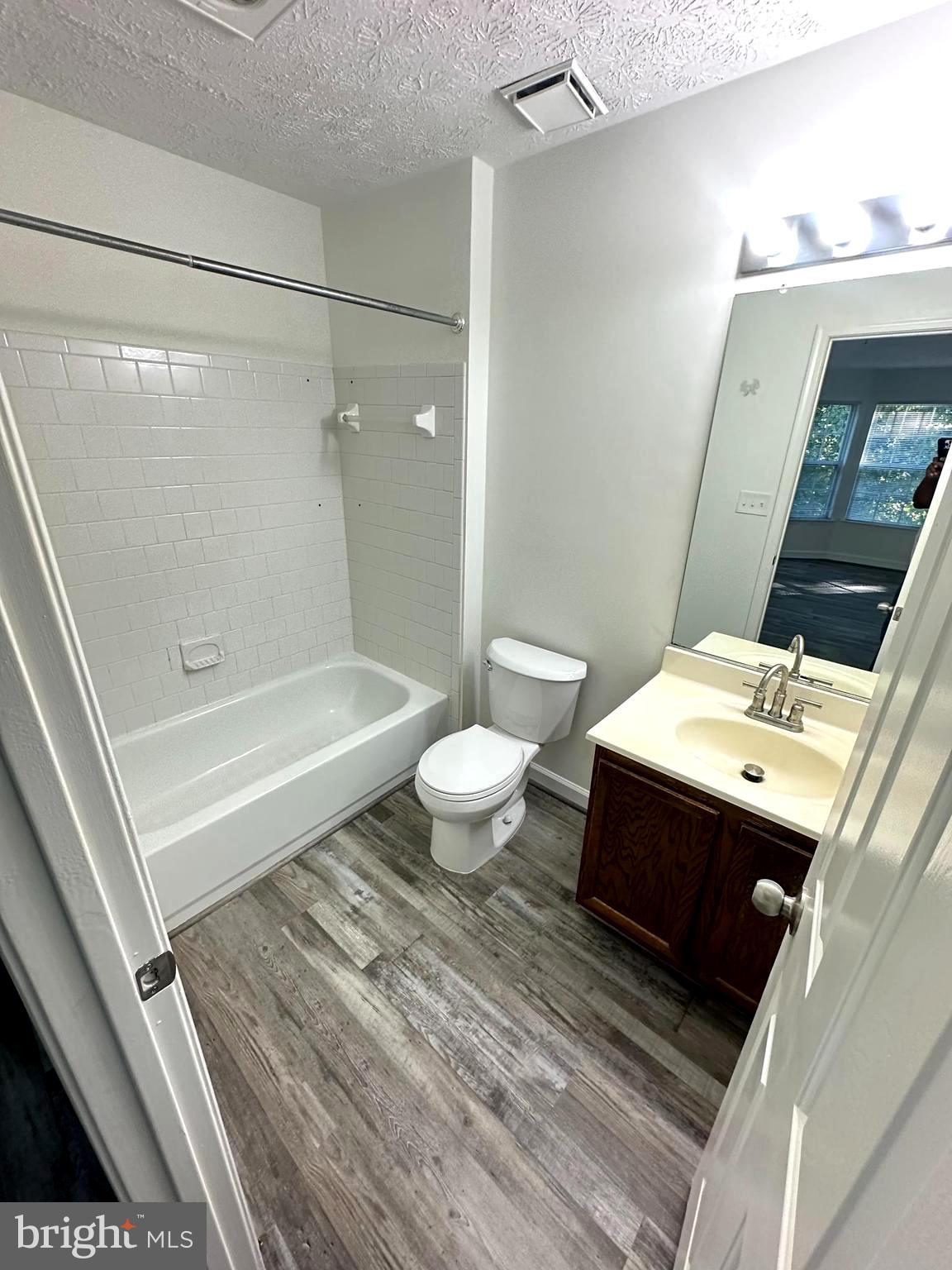 BRINKLEY OVERLOOK - Residential Lease