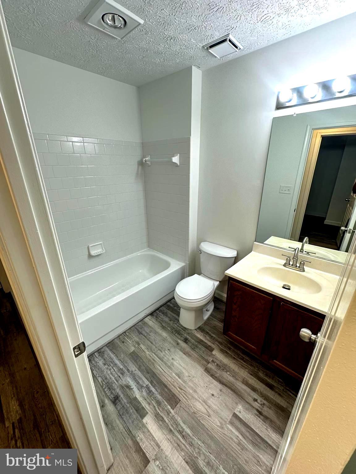 BRINKLEY OVERLOOK - Residential Lease