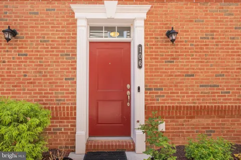 23225 Milltown Knoll Square Unit 106, Ashburn, VA MLS: VALO2093792