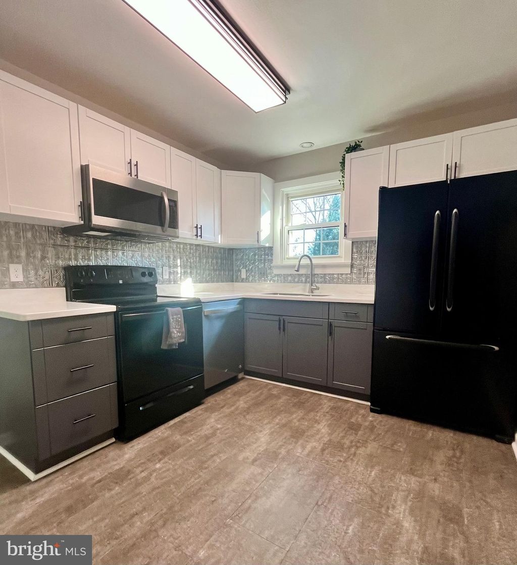 Photo of 46 Brookfield Road, Lititz, PA 17543 (MLS # PALA2045202)