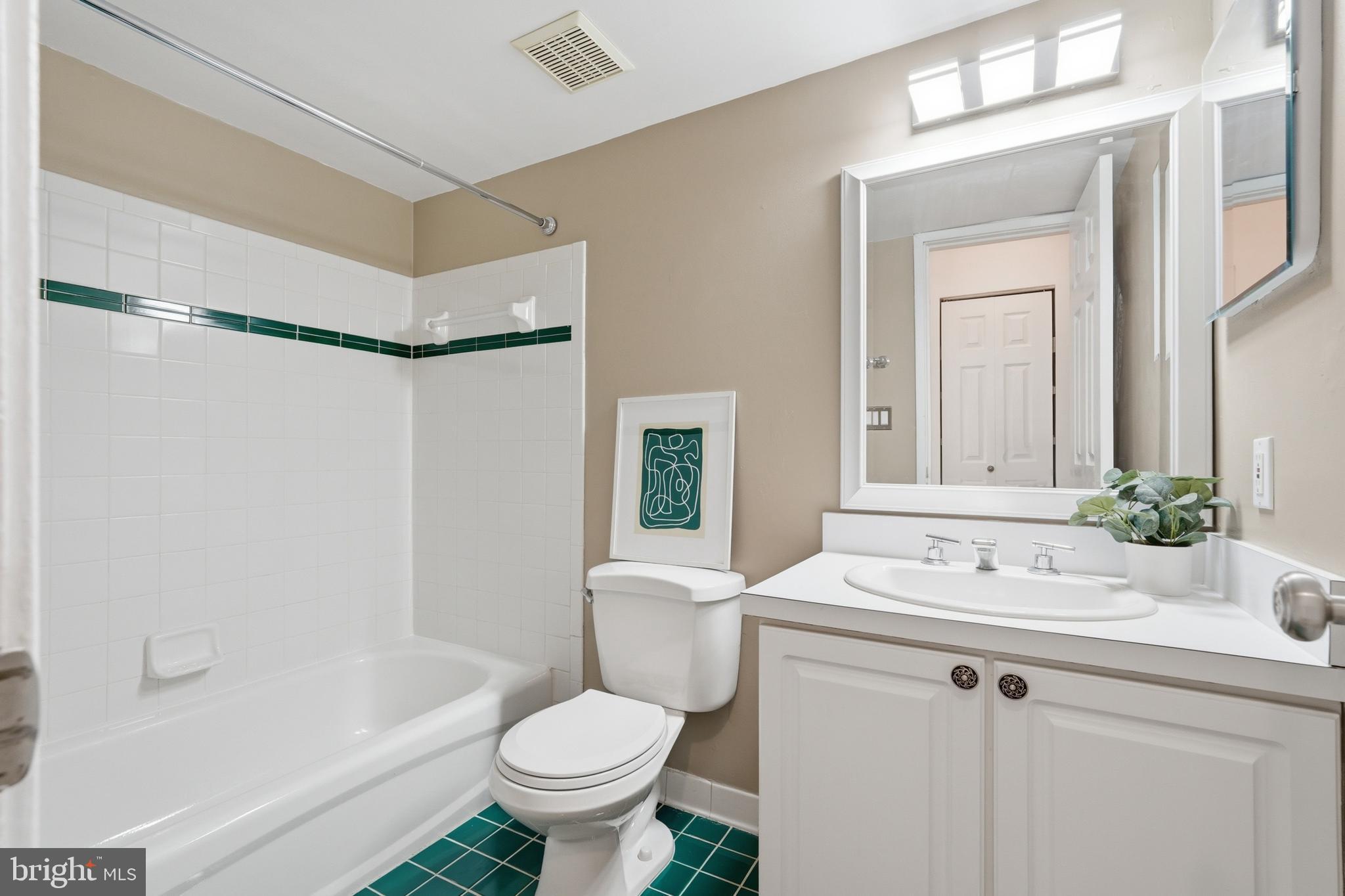 HERITAGE COURT - Residential