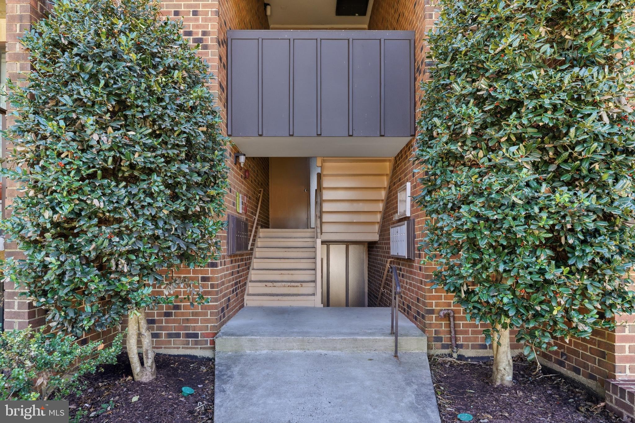 HERITAGE COURT - Residential