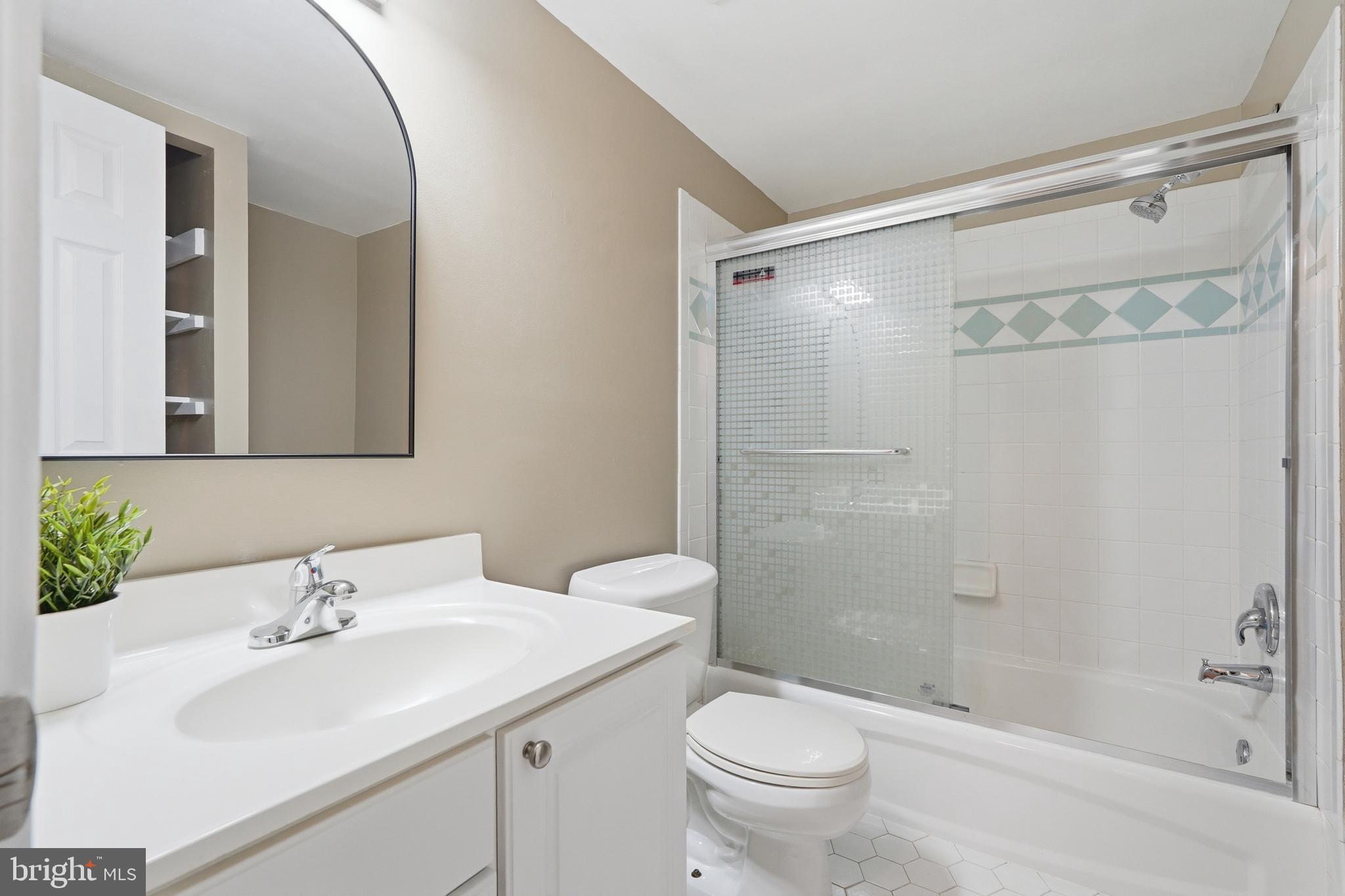 HERITAGE COURT - Residential