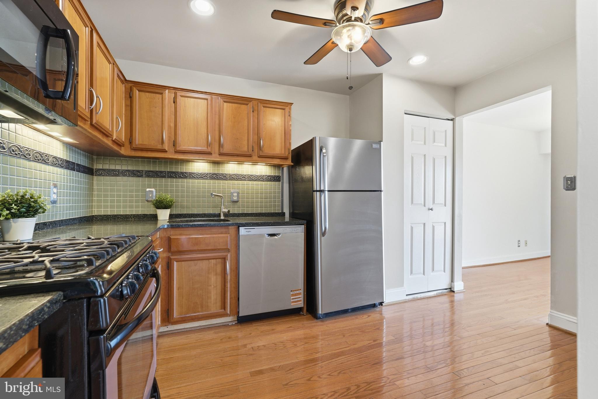 HERITAGE COURT - Residential