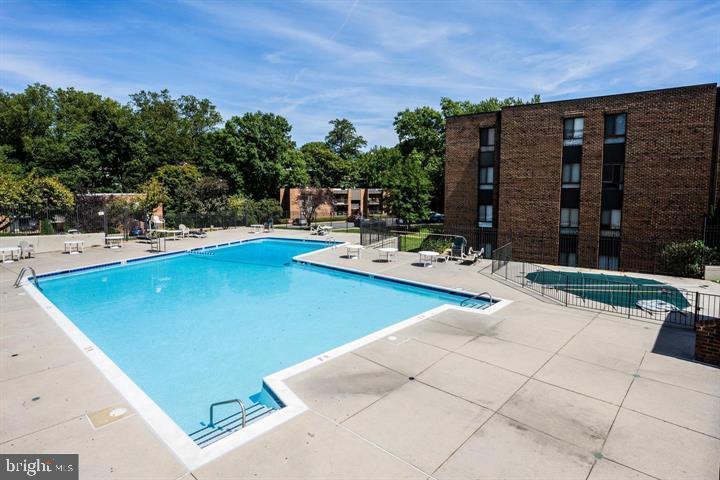 4414 ISLAND PLACE 302