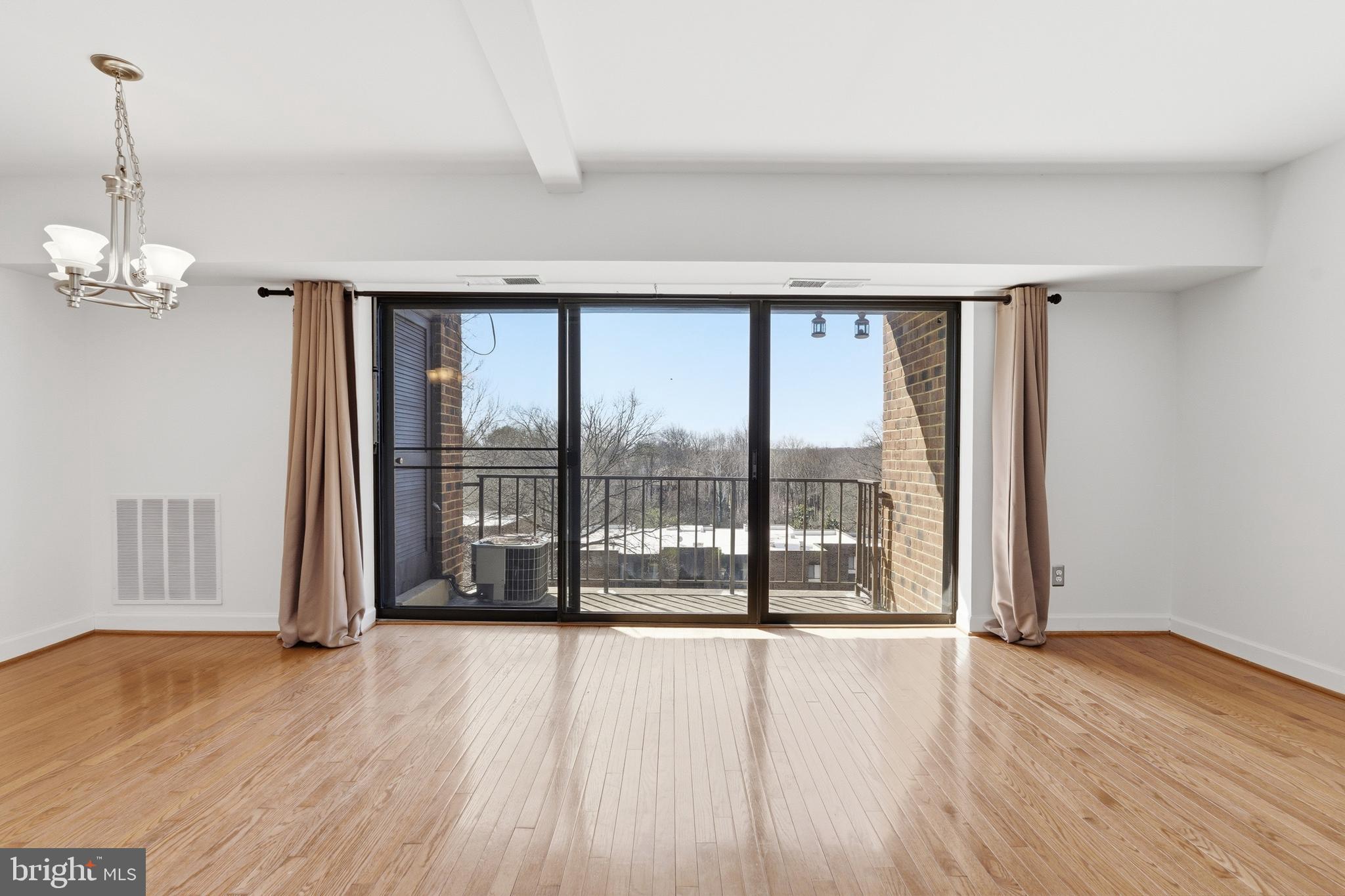 HERITAGE COURT - Residential