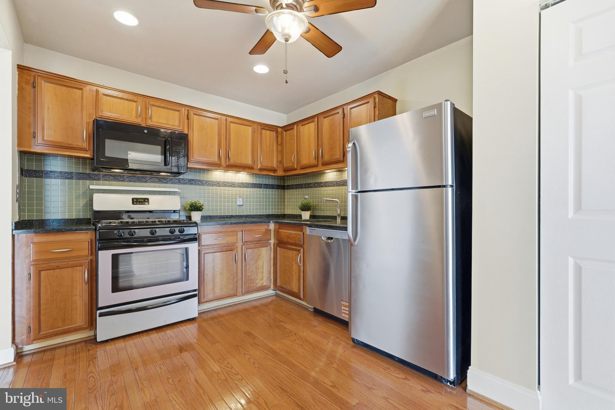 HERITAGE COURT - Residential