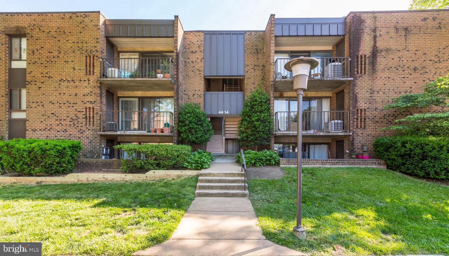 HERITAGE COURT - Residential