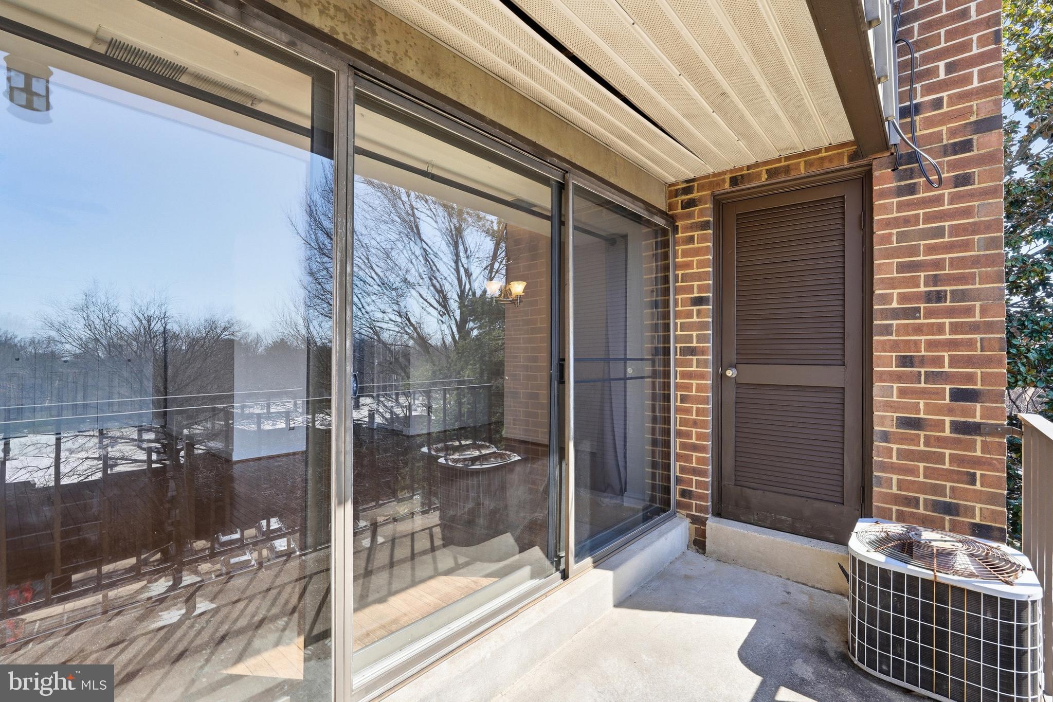 HERITAGE COURT - Residential