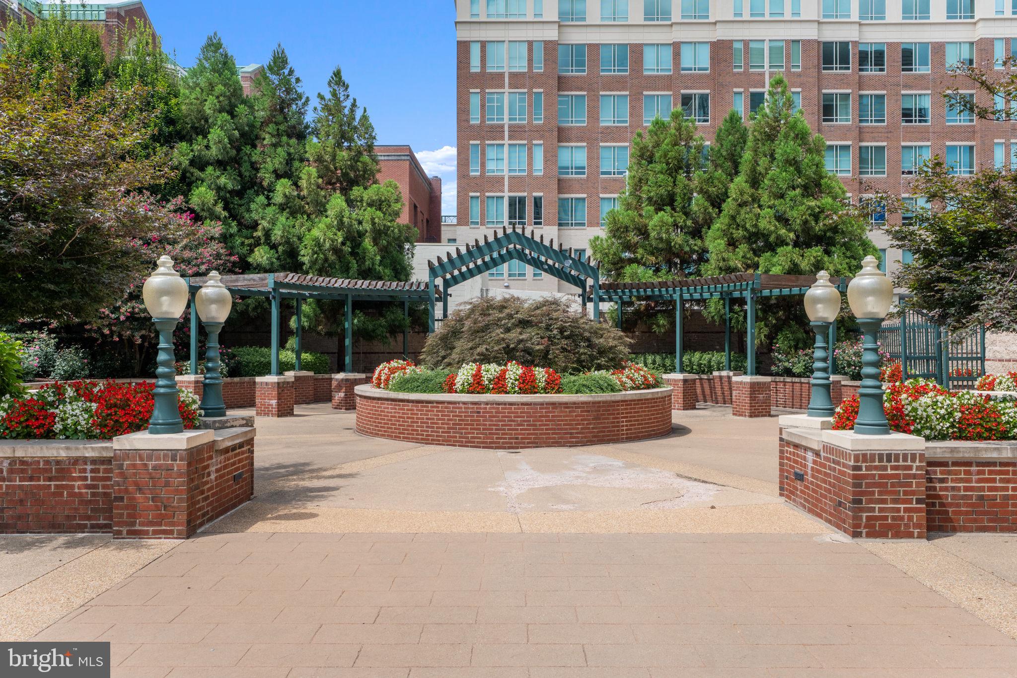 24 COURTHOUSE SQUARE 24-311