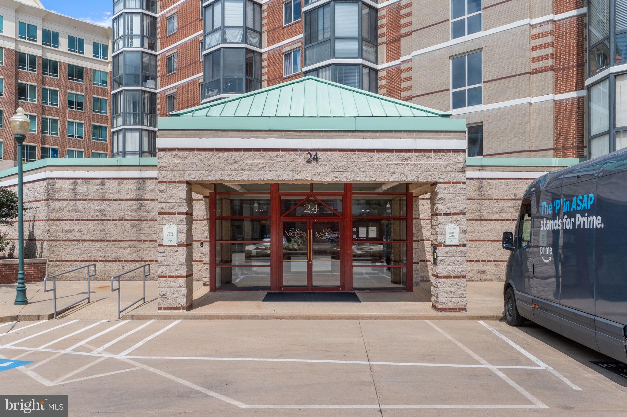 24 COURTHOUSE SQUARE 24-311