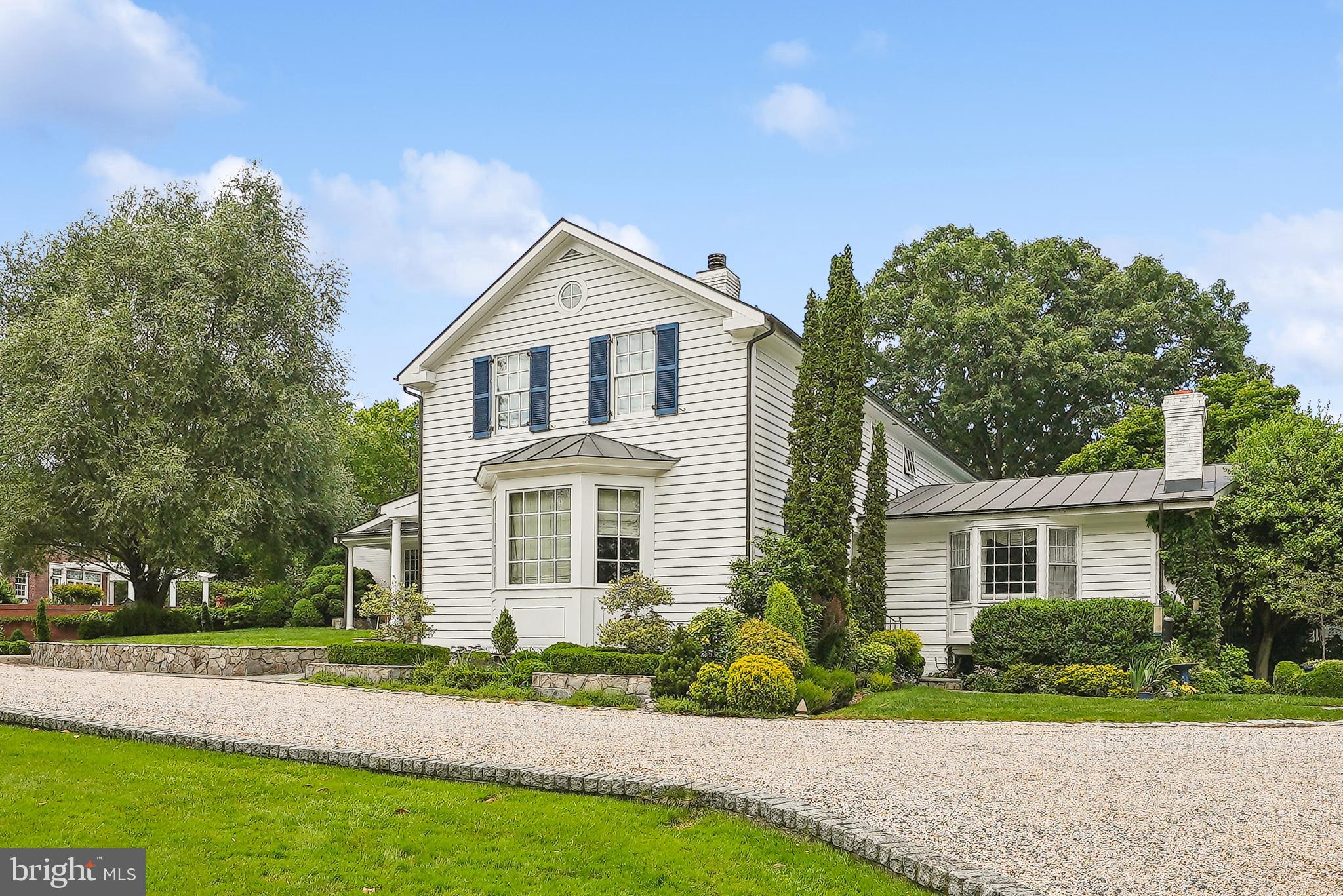 320 1/2 MANSION DRIVE