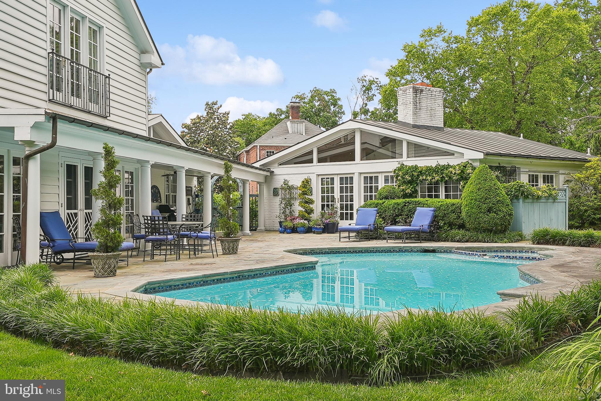 MANSION DRIVE - Residential