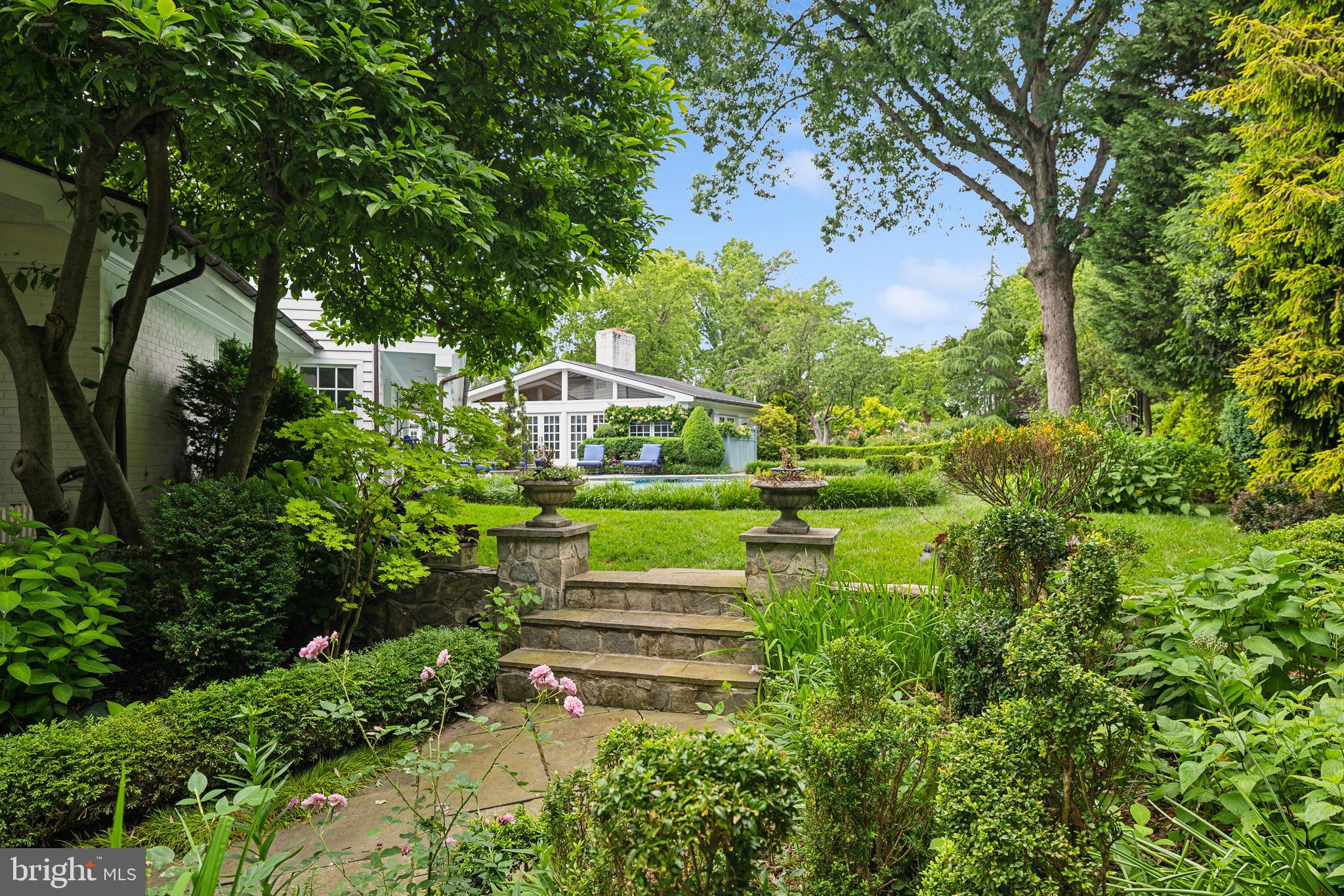 MANSION DRIVE - Residential