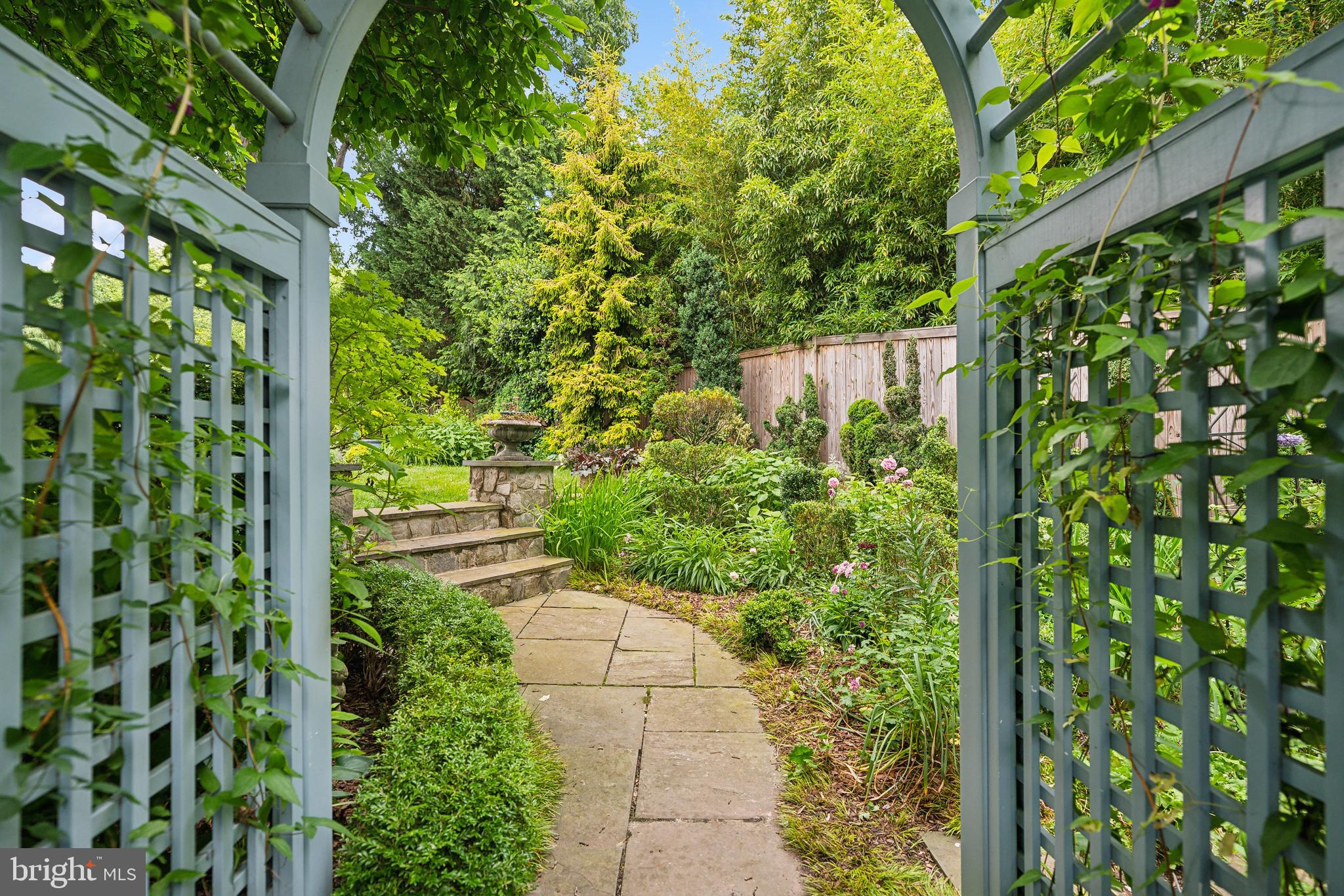 MANSION DRIVE - Residential