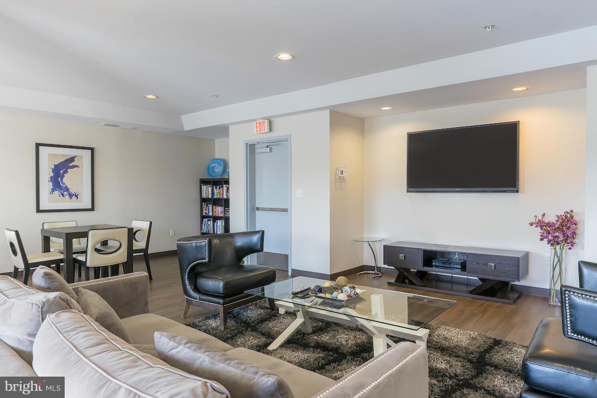 ISABELLA AT MONTICELLO MEWS - Residential