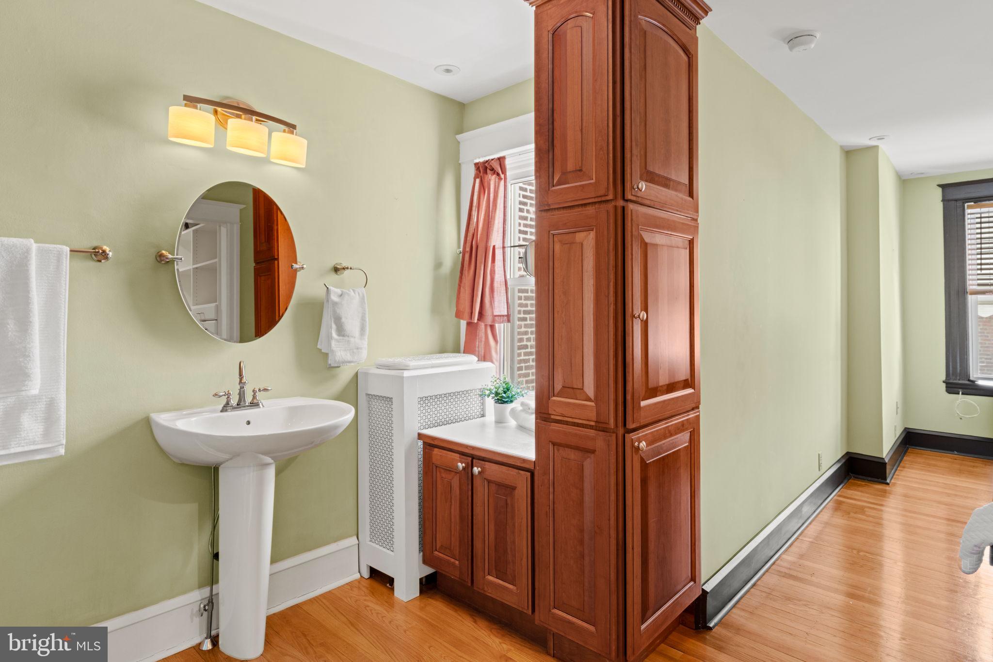 CHESTNUT HILL - Residential