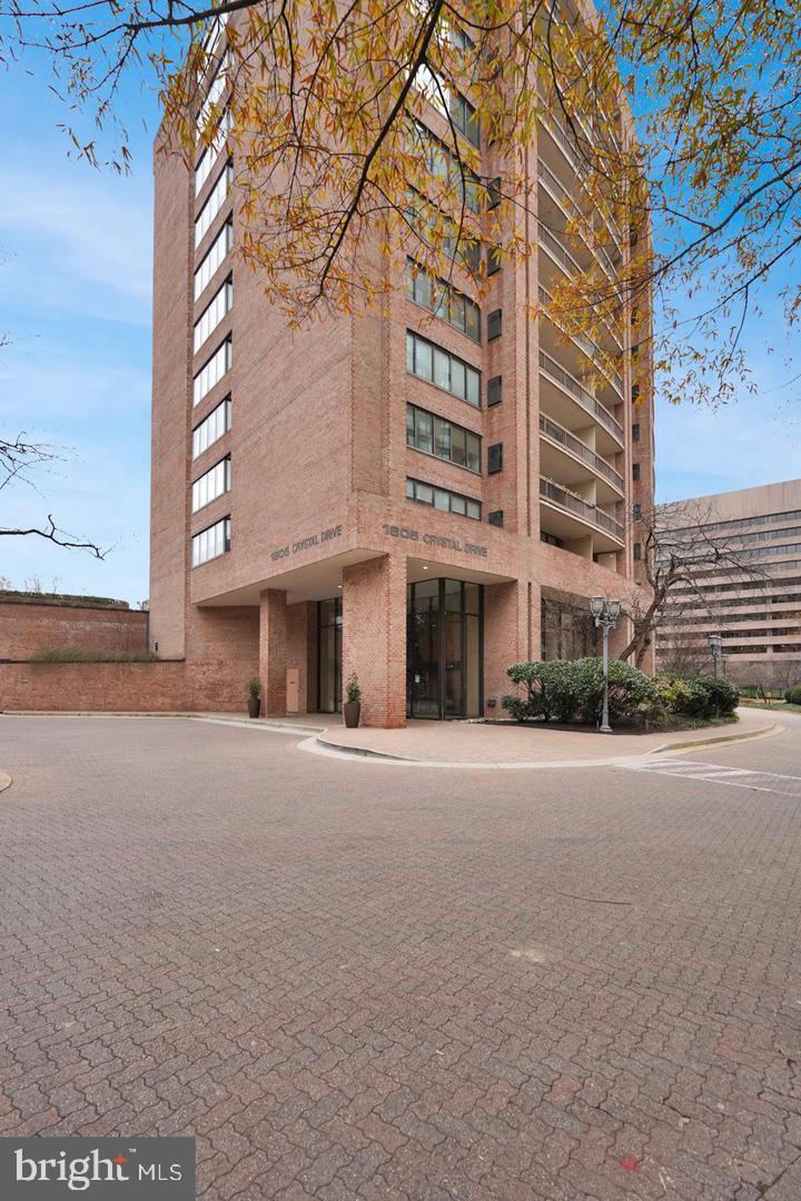 1805 CRYSTAL DRIVE 301S