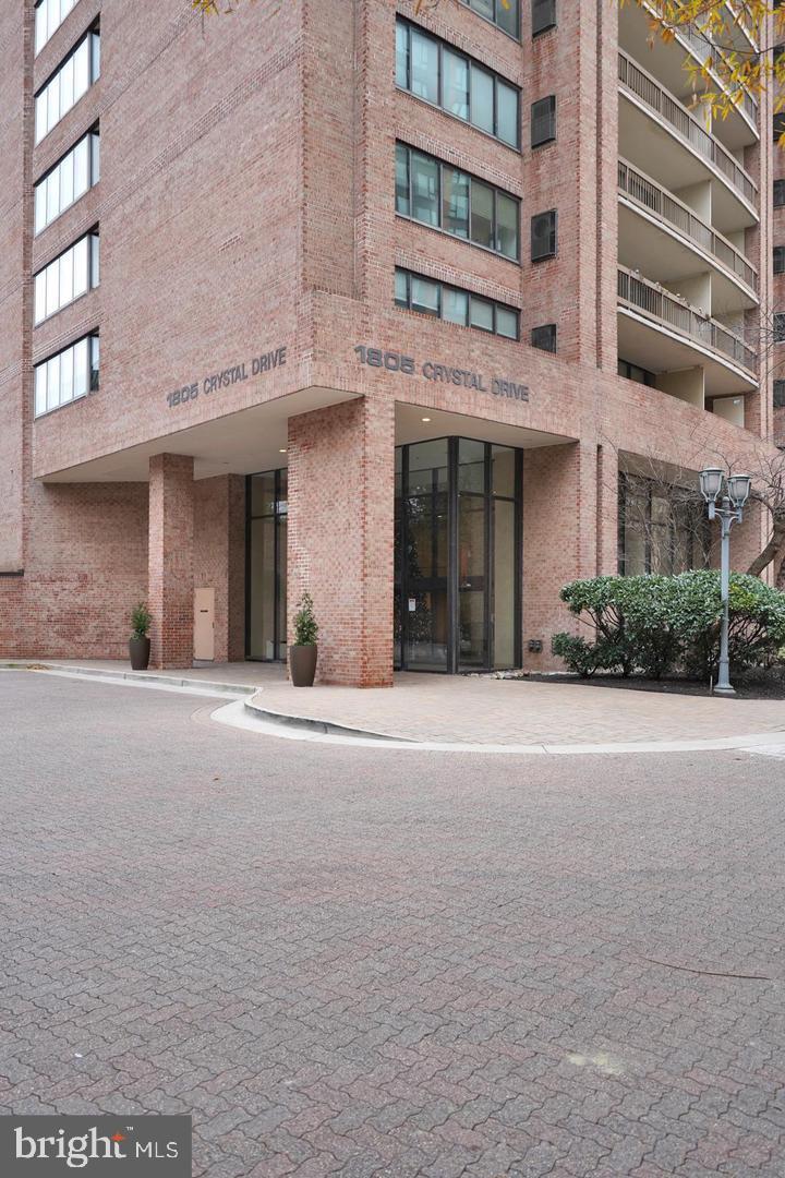 1805 CRYSTAL DRIVE 301S