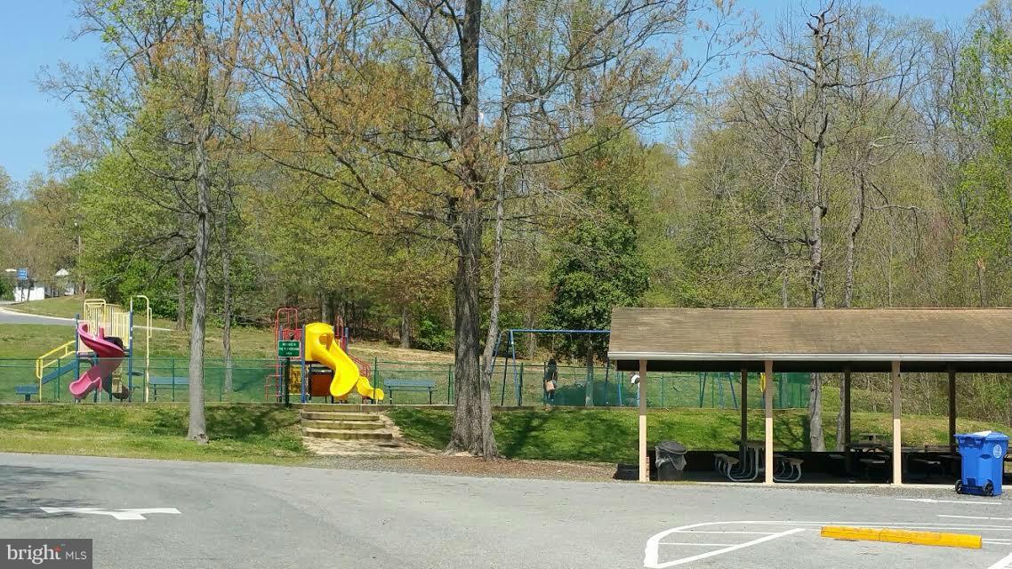 MATTAWOMAN WOODS IND HEAD - Residential