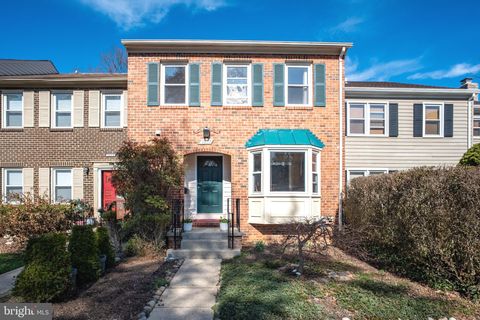 Photo of 7857 Heatherton Lane, ROCKVILLE, MD 20854 (MLS # MDMC2220992)