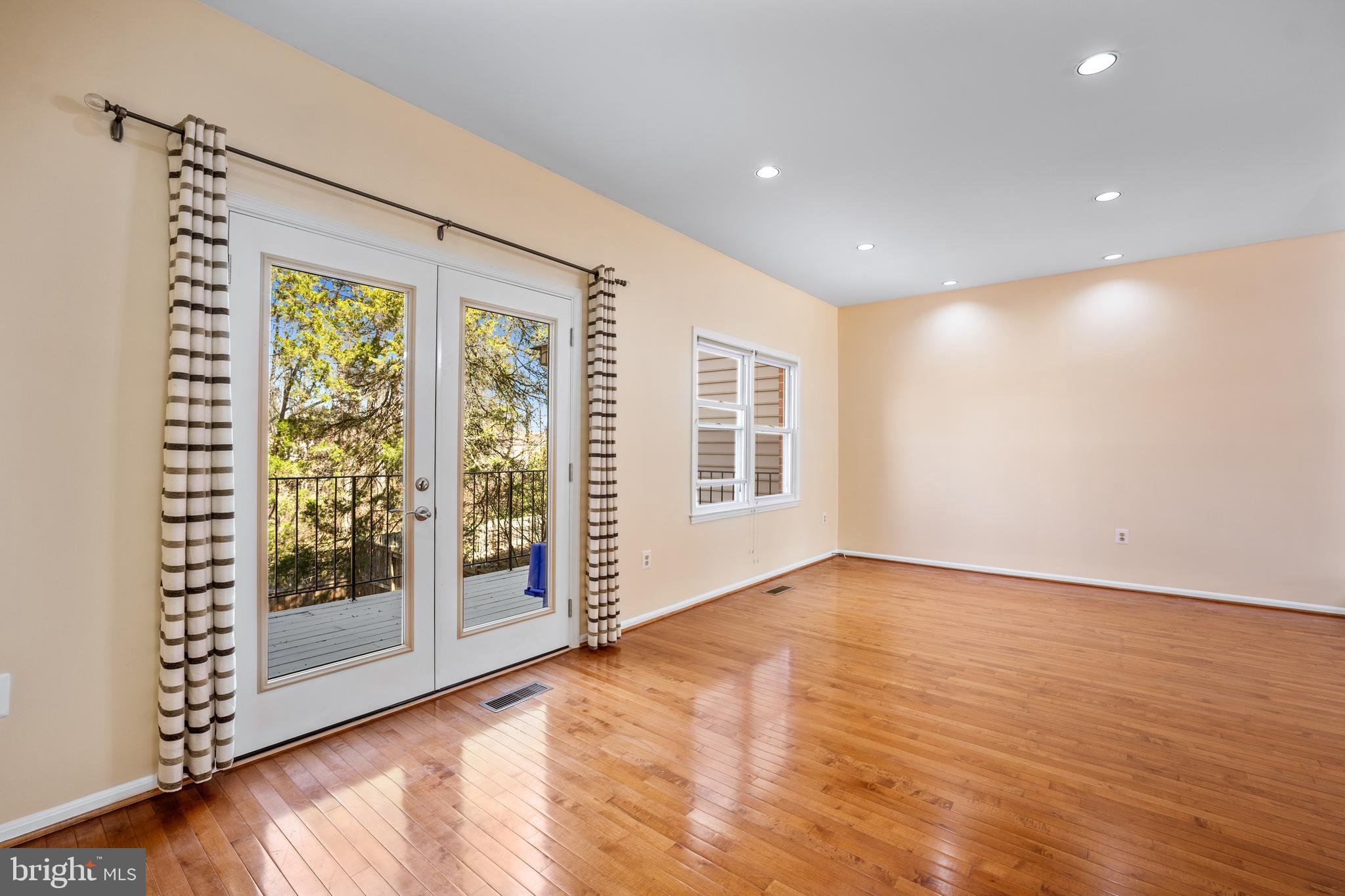 INVERNESS KNOLLS - Residential