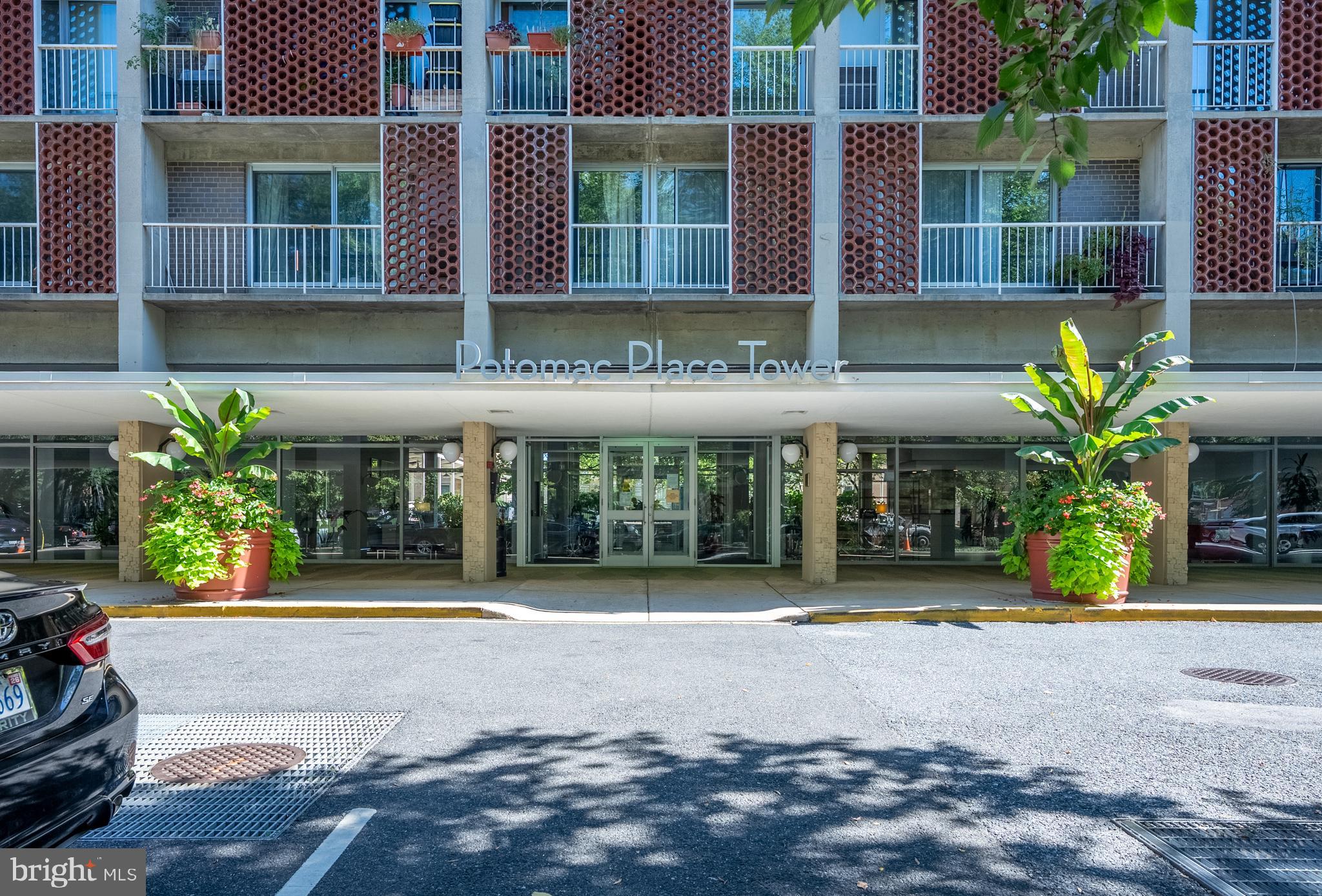 800 4TH STREET SW N312