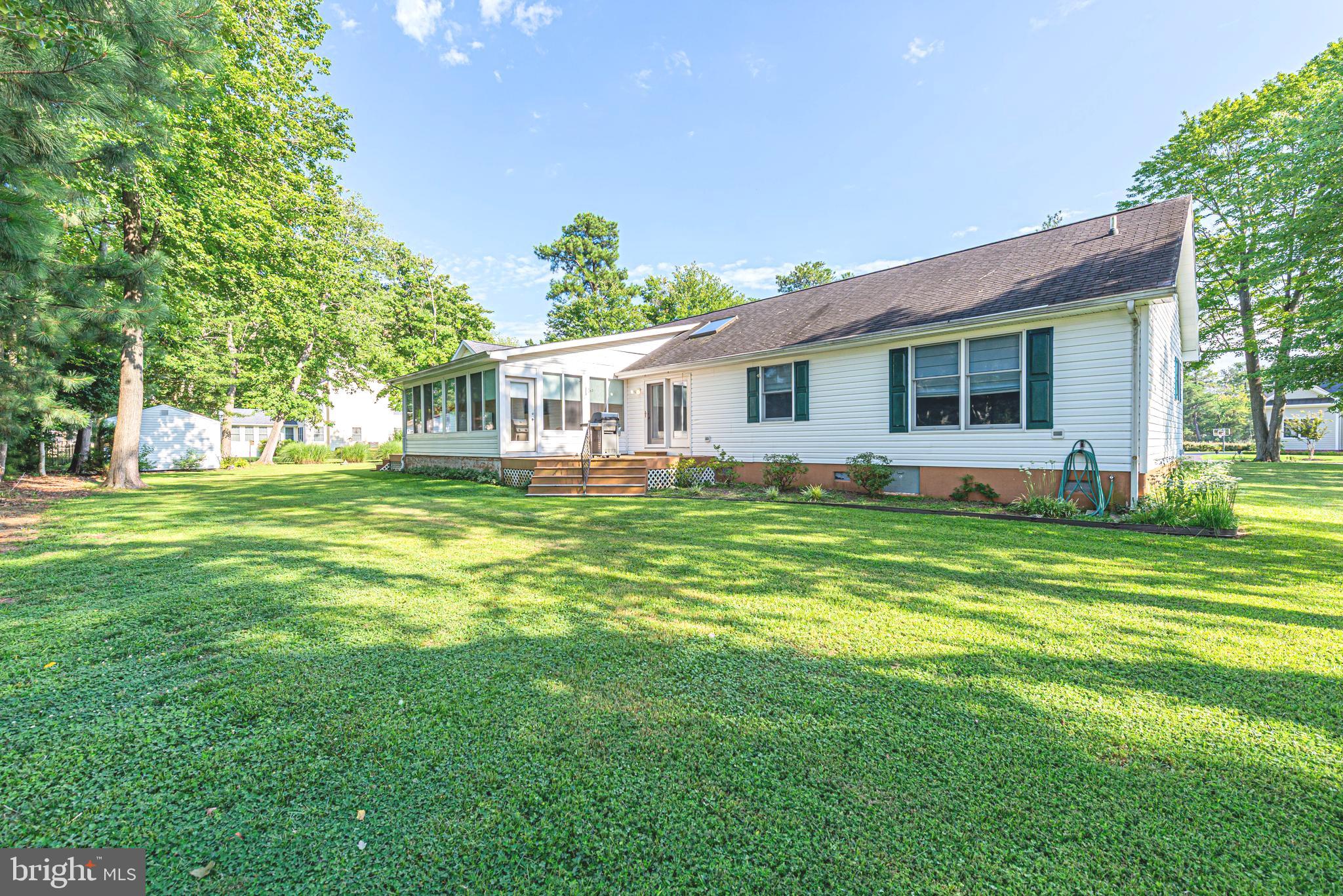 28 MANOR DRIVE