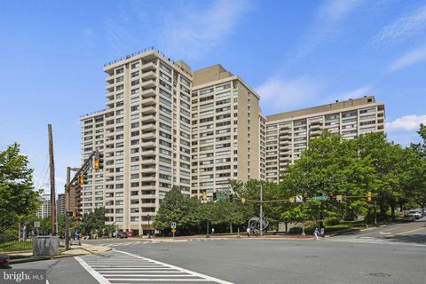 Photo of 4515 Willard Avenue #2415S, Chevy Chase, MD 20815 (MLS # MDMC2134154)