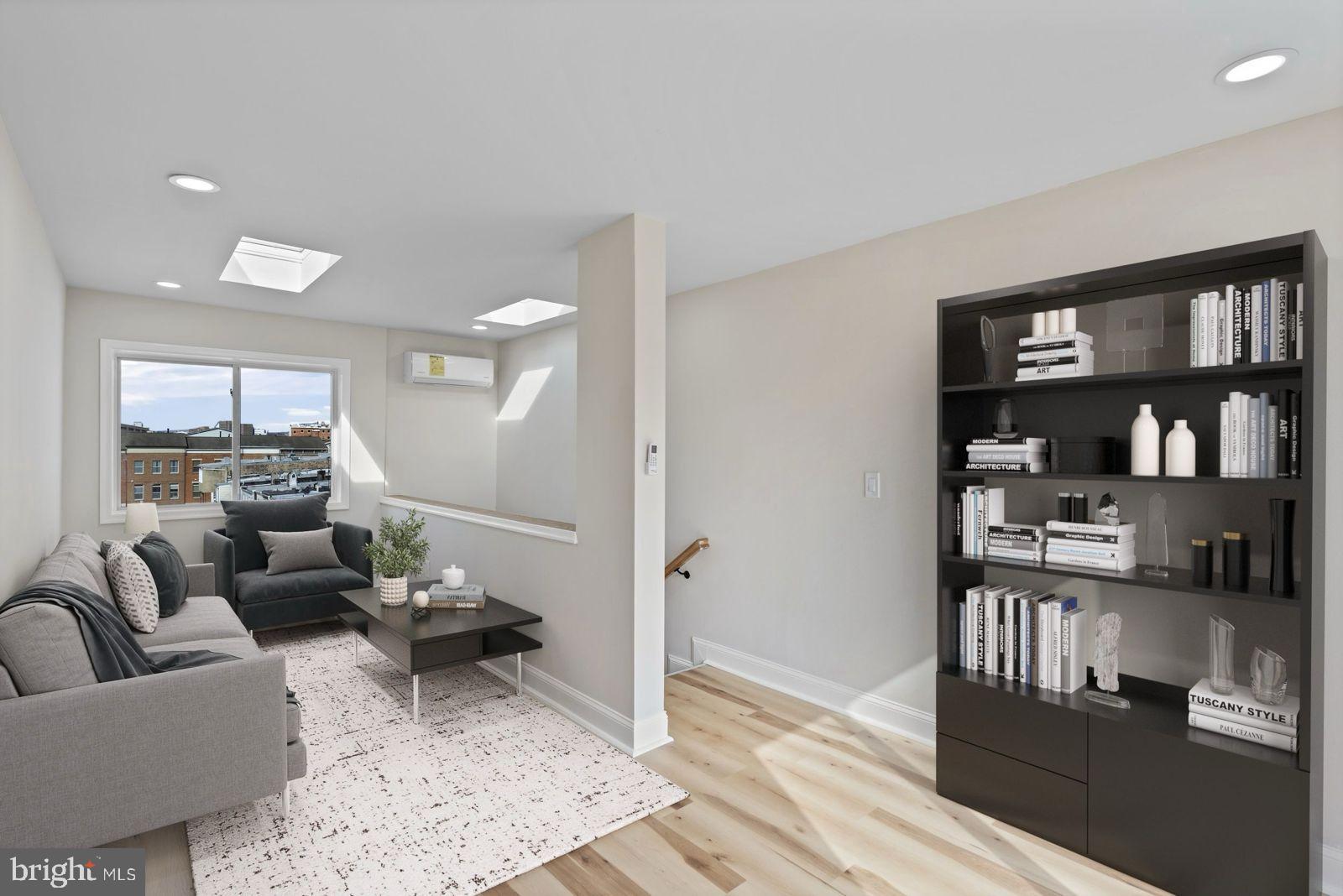 LITTLE ITALY - Residential Lease