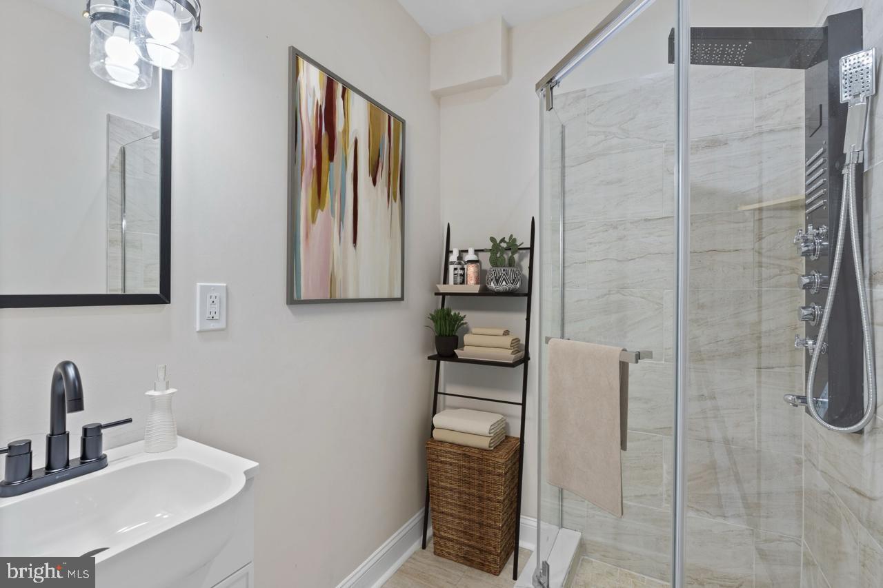 LITTLE ITALY - Residential Lease