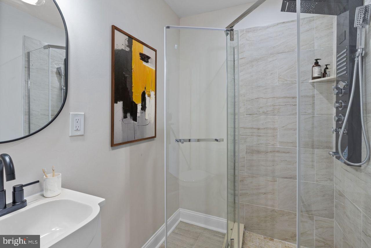 LITTLE ITALY - Residential Lease