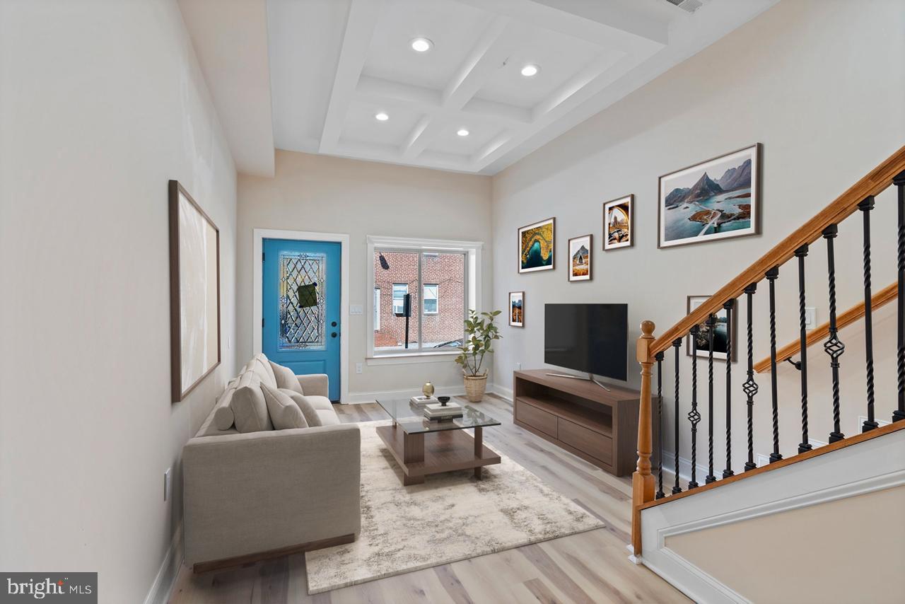 LITTLE ITALY - Residential Lease