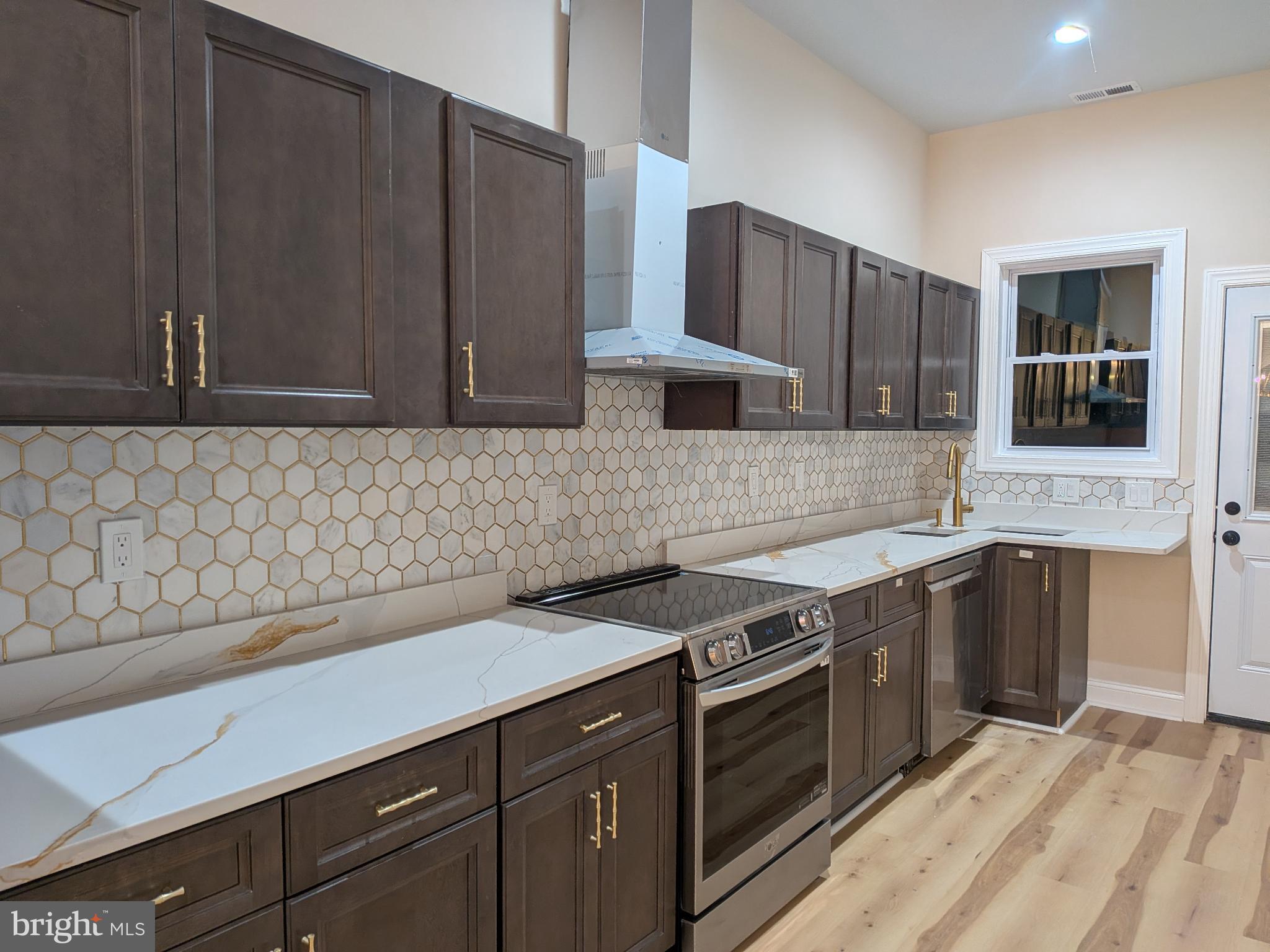 LITTLE ITALY - Residential Lease