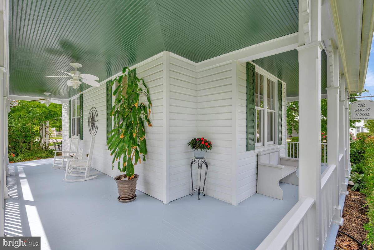 105 OAK AVENUE