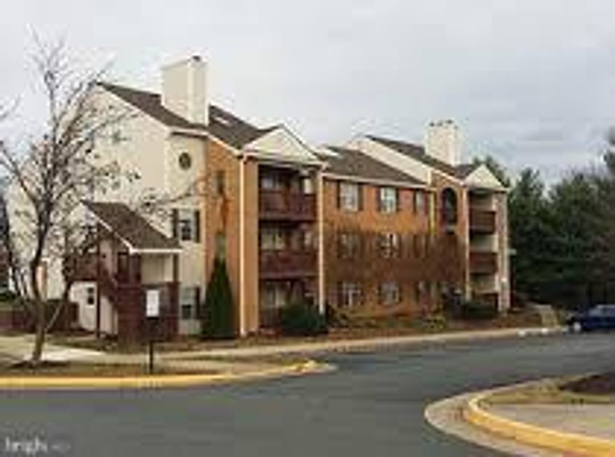 Spacious, light filled condo close to Prince William Hospital, commuter routes, VRE and schools. Owner left you nothing to do but move in! Renovated bath rooms, New Carpet w/ 10lb pad, Full Size Stackable W/D, Hot water heater, Windows and fresh paint! Woodburning Fireplace in living room is perfect for those cold winter nights. Condo fee includes water, sewer, and trash pickup.