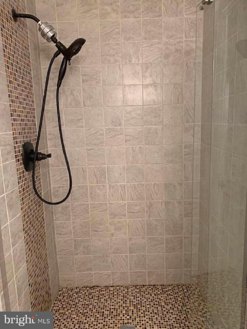 PINEWOOD HILL - Residential