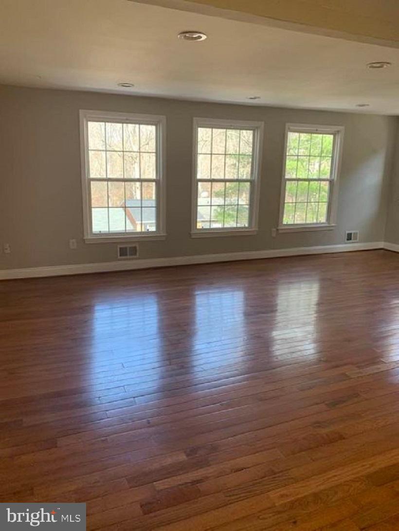 PINEWOOD HILL - Residential