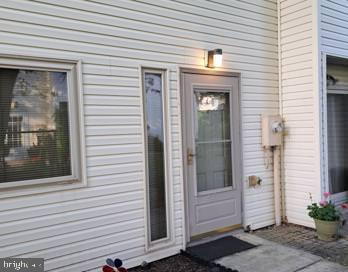 1721 CRIMSON TREE WAY B 11-B
