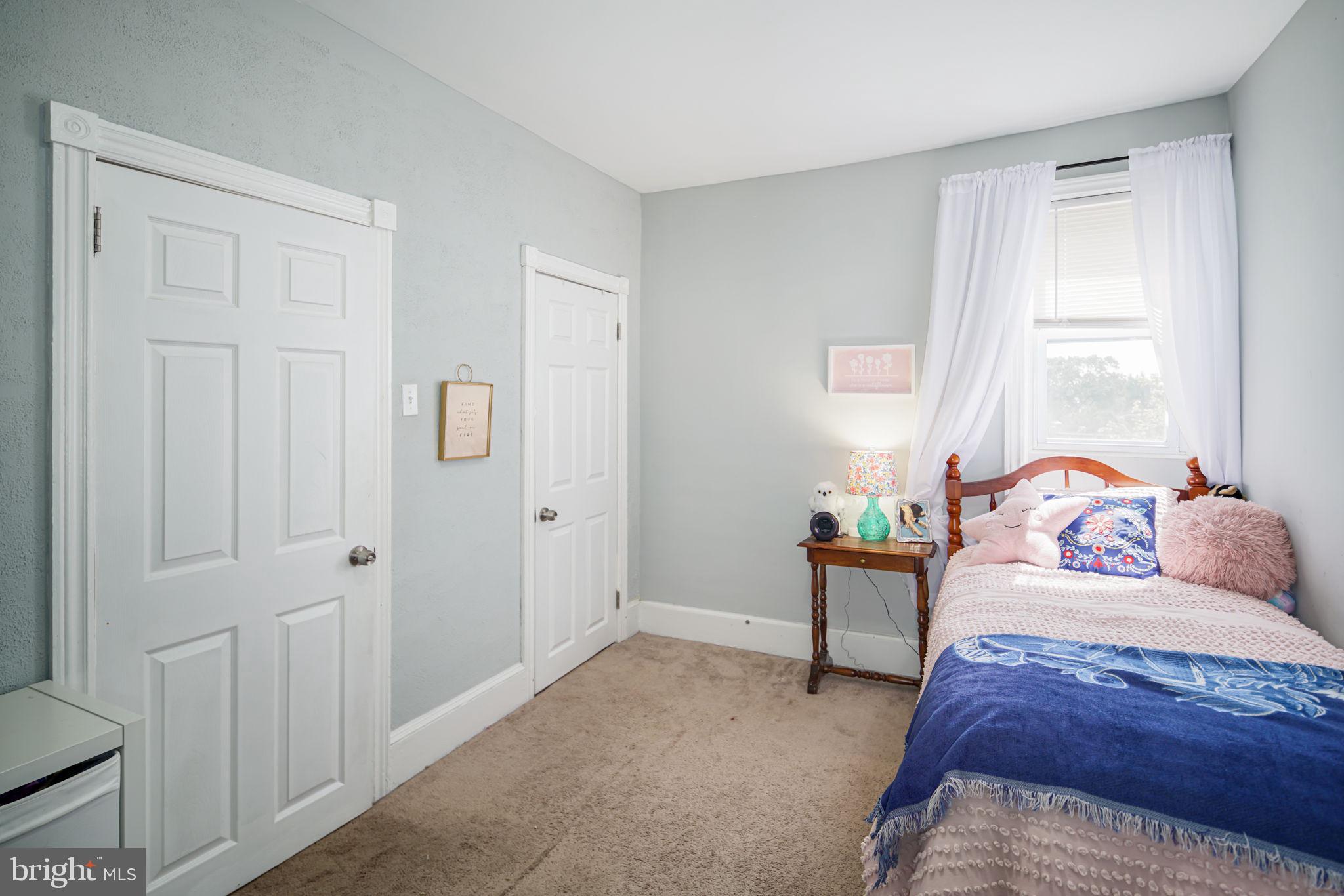 ROXBOROUGH - Residential