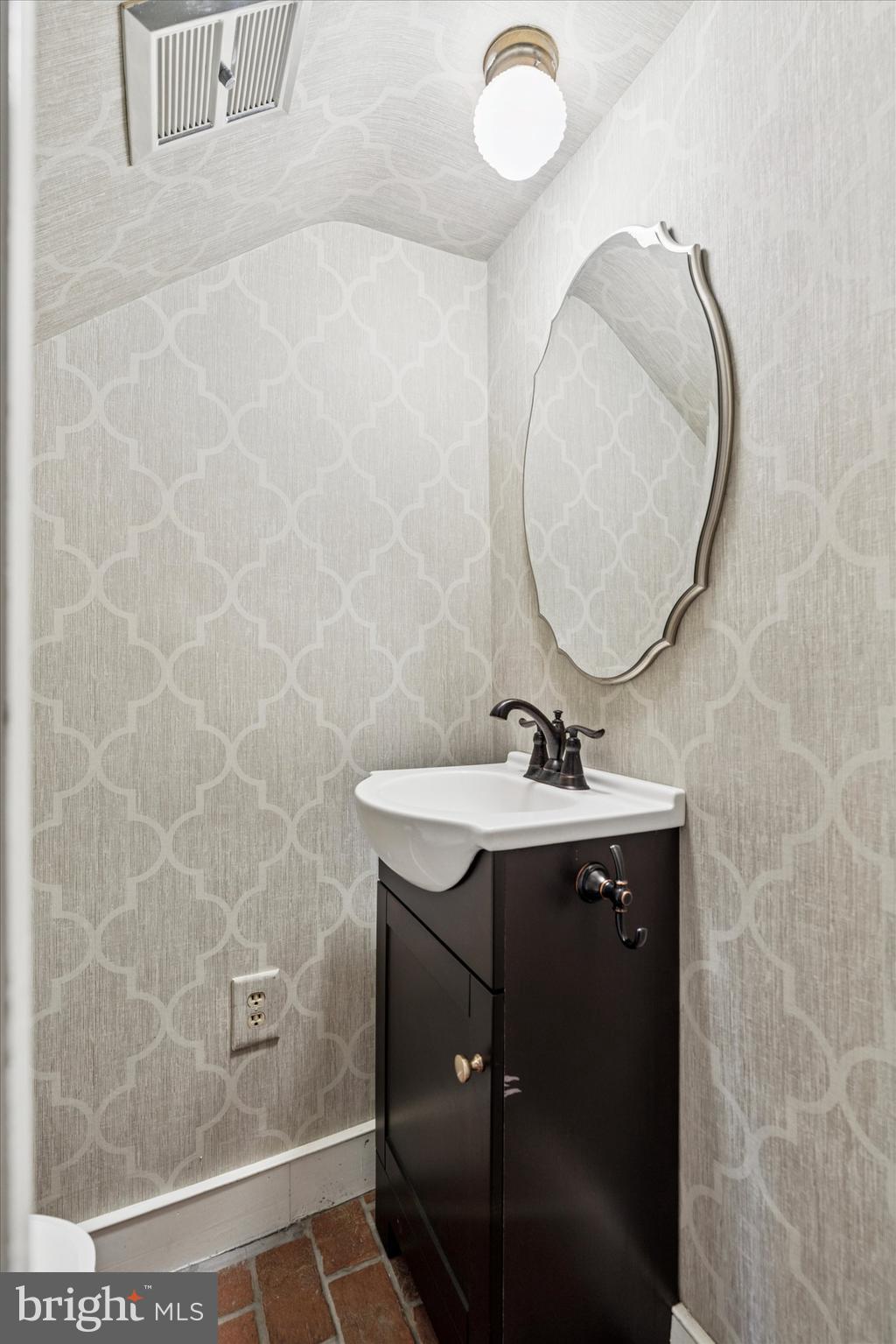 FOUR OAKS FARM - Residential