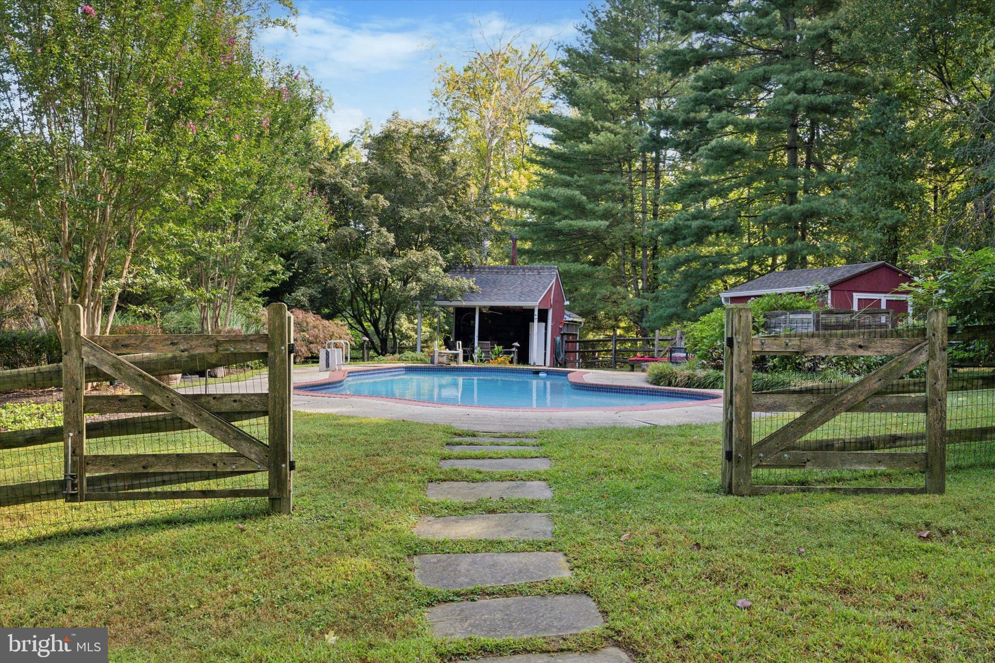 FOUR OAKS FARM - Residential