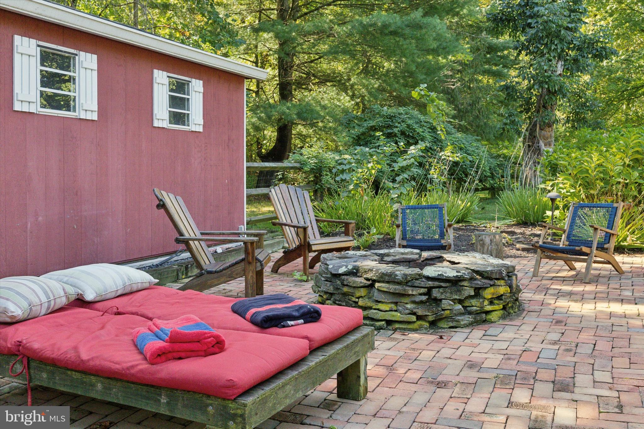 FOUR OAKS FARM - Residential