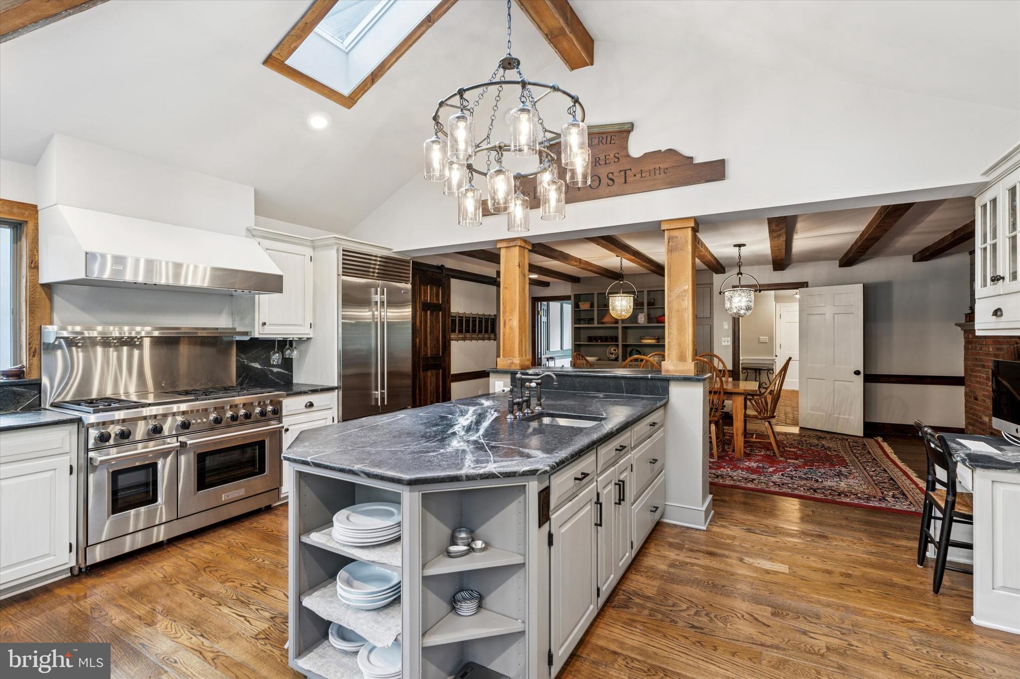 FOUR OAKS FARM - Residential