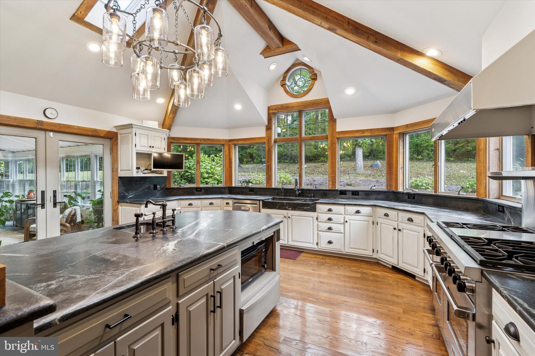 FOUR OAKS FARM - Residential