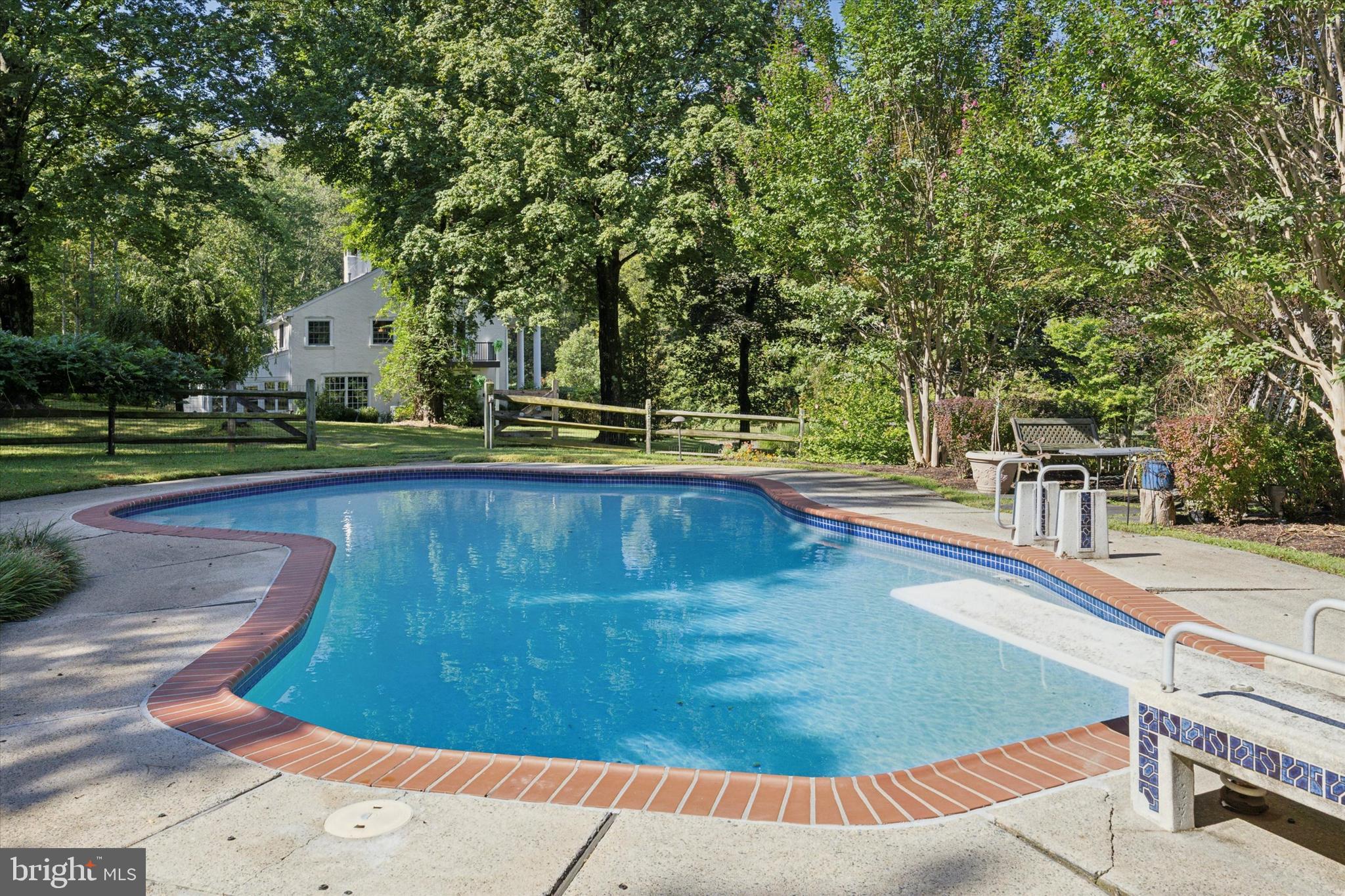 FOUR OAKS FARM - Residential